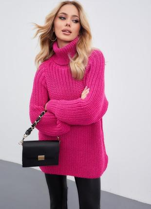 Оверсайз рожевий малиновий светр об'ємної в'язки з об'ємним коміром та рукавом-реглан1 фото