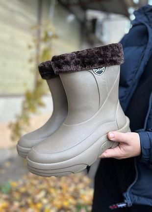 Зимние резиновые сапоги