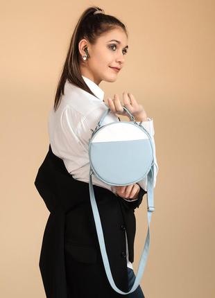 Женская круглая сумка bale голубая с белым3 фото