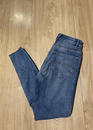 Узкие джинсы от бренда h&m (линейка divided) размер 36