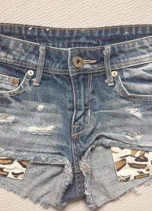 Крутые джинсовые шорты с потёртостями и карманами h&m