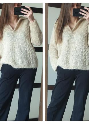 Бежевый пушистый свитер поло ручной работы шерсть и мохер