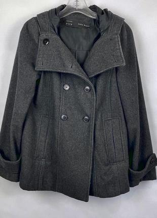 Стильне шерстяне пальто-трапеція оверсайз від zara