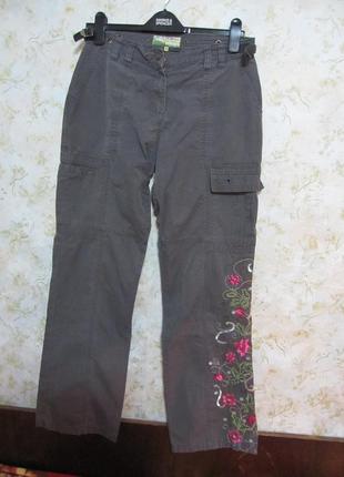 Штани із квітами