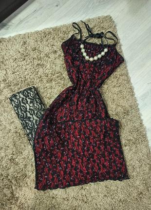 Стильна червоно-чорна сукня по фігурі1 фото