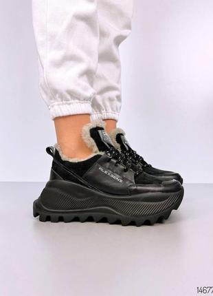 Чорні натуральні замшеві шкіряні зимові кросівки на шнурках шнурівці масивній платформі хутрі з хутром зима