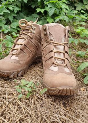 Ботинки тактические для активного отдыха и спорта из натуральной кожи на шнуровке бежевого цвета4 фото