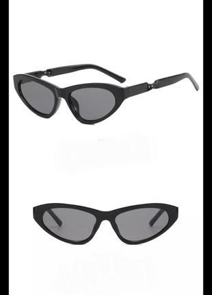 Стильні чорні окуляри кішечки