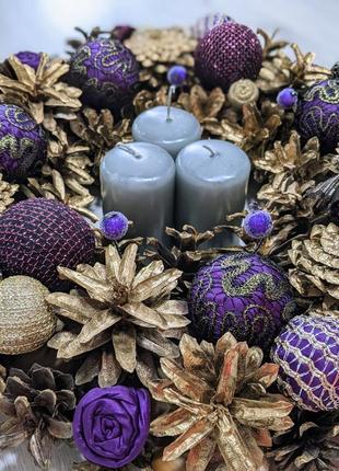 Різдвяний вінок фіолетовий золото, підсвічник, вінок із шишок