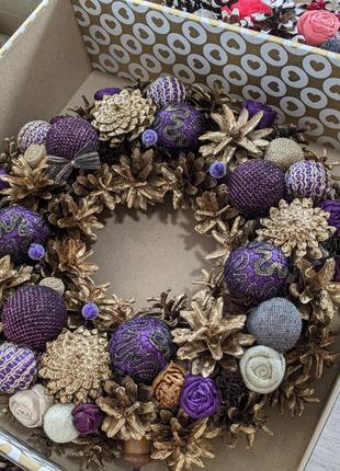 Різдвяний вінок фіолетовий золото, підсвічник, вінок із шишок