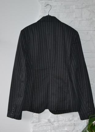 Пиджак классический в стройнящуюю полоску2 фото