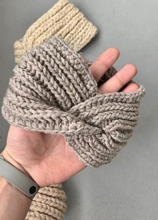 Пов’язка на голову тепла в’язана крупної в’язки солоха чалма тюрбан зимня хутряна ангора бежева сіра3 фото