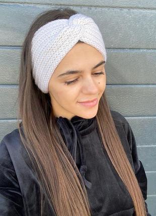 Пов’язка на голову тепла в’язана крупної в’язки солоха чалма тюрбан зимня хутряна ангора бежева сіра4 фото