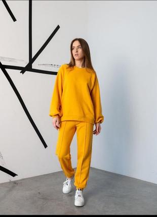 Класнючий спортивний костюм