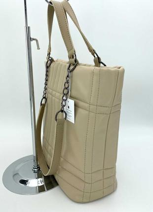 Бежевая вертикальная сумка корзина с длинными ручками модная стеганая женская сумочка шоппер4 фото