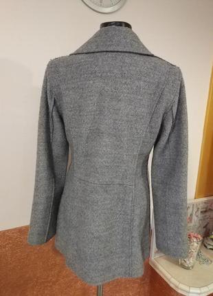 Фирменное стильное качественное натуральное шерстяное тёплое пальто букле.4 фото