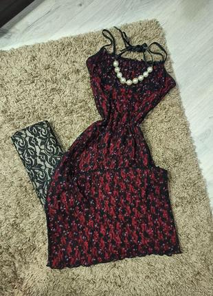 Стильна червоно-чорна коротка сукня