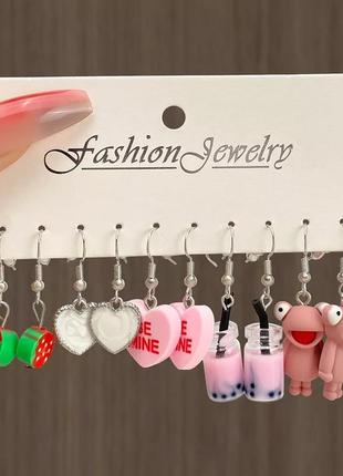 Набор сережек стильные модные трендовые мультяшние розовые серьги сережки с лёгкой сердечками клубникой