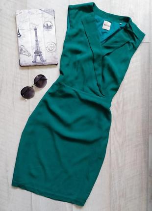 Зелена сукня з v вирізом.1 фото