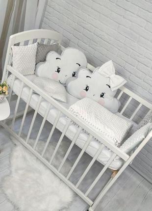Комплект детского постельного белья c защитой, подушкой, одеялом и бантом, серый