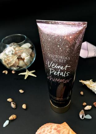 Парфюмированный лосьон с шиммером victoria's secret velvet petals shimmer оригинал2 фото