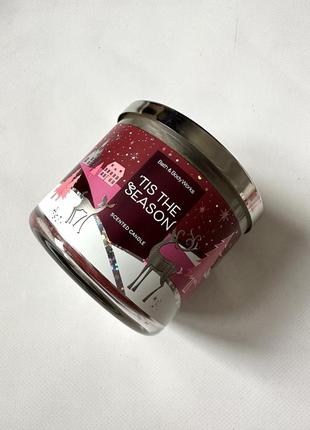 Новогодняя аромасвеча на три фитиля bath&body works