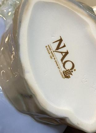 Порцелянова статуеткаnao «слухаючи спів птахів».9 фото