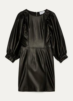 Эффектное черное кожаное платье с объемными рукавами bershka7 фото