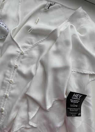 Блуза nelly сорочка рубашка с воланами біла з рюшами на ґудзиках вільного крою5 фото