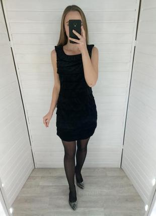 Черное вилюровое платье