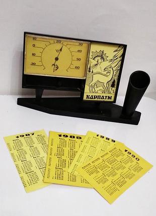Рарітетна підставка для ручки з термометром і календарем епохи срср . настільний органайзер" карпати".
