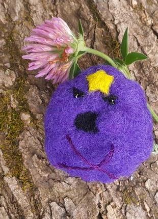Валяная брошь из шерсти пупырка  значок ручная работа подарок валяние фелтинг