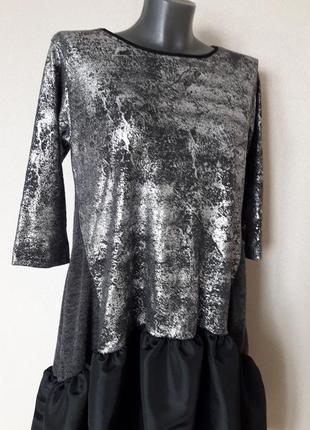 Шикарное,эффектное,нарядное праздничное платье с воланом и рукавом 3/45 фото