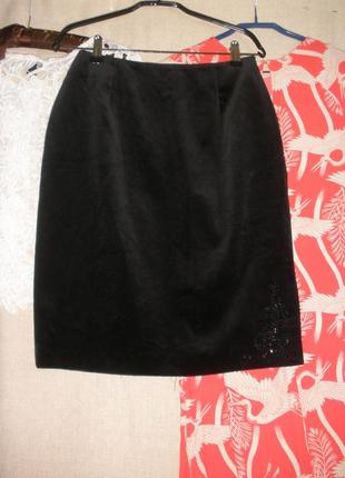 Чорного оксамиту  спідниця оздоблена вишивкою бісером1 фото