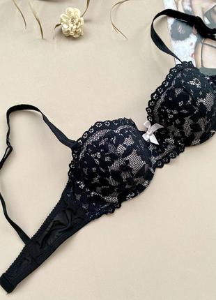 Чорний мереживний бючтгальтер балконет