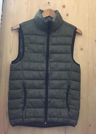 Легкая мужская жилетка