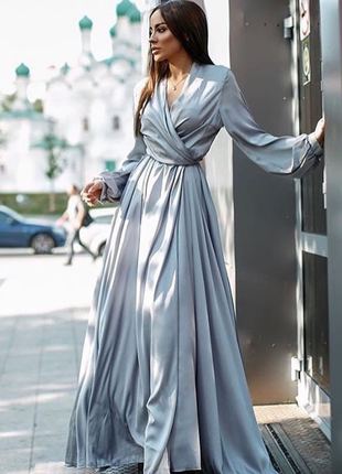 Красиве сіре вечірнє плаття довге шовкове з розрізом випускне1 фото