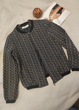 Бомбер з жакардової тканини. розмір 36-38