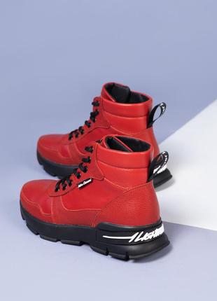 Женские зимние ботинки красного цвета6 фото