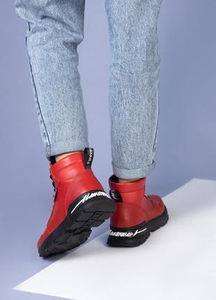 Женские зимние ботинки красного цвета3 фото