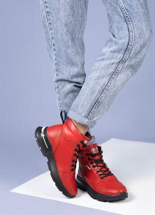 Женские зимние ботинки красного цвета7 фото