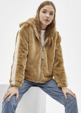 Коротка шубка bershka