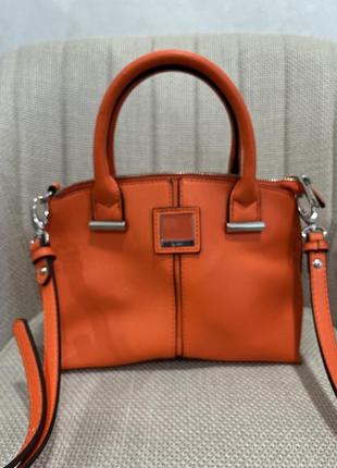 Чудова яскрава  невеличка сумочка