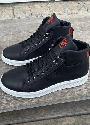 Чоловічі шкіряні зимові кросівки  diesel. колір чорний