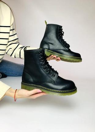 Жіночі черевики dr. martens black logo v2 зима / smb