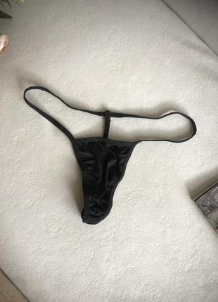 Чорні стрінги