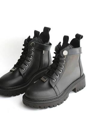 Черевики шкіряні на хутрі чорні.можливо демі