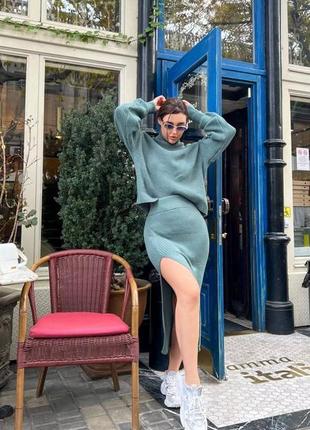 Жіночий в'язаний костюм з юбкою міді з розрізом кофтою зимовий чорний білий зелений бежевий нарядний новорічний святковий