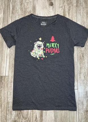 Фірмова футболка з мопсом  в новорічному стилі