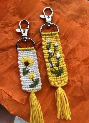 Брелоки ручної роботи плетениі з квітами / брелок плетеный с цветами2 фото